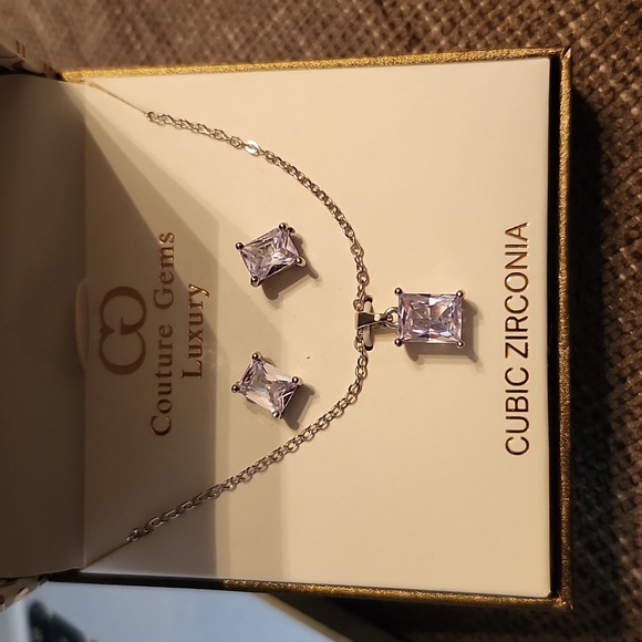 2ctw CZ Emerald Cut Earring & Necklace Box Set NWT - Picture 8 of 8